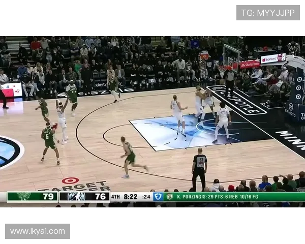 雄鹿火力全开首节狂砍40分小凯文领衔全队进攻势不可挡