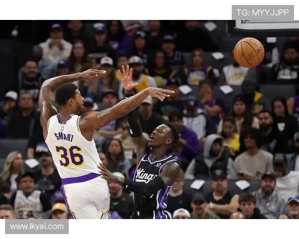 里夫斯半场21分艾顿高效7中6 威少替补贡献11分 湖人与国王半场战成平局